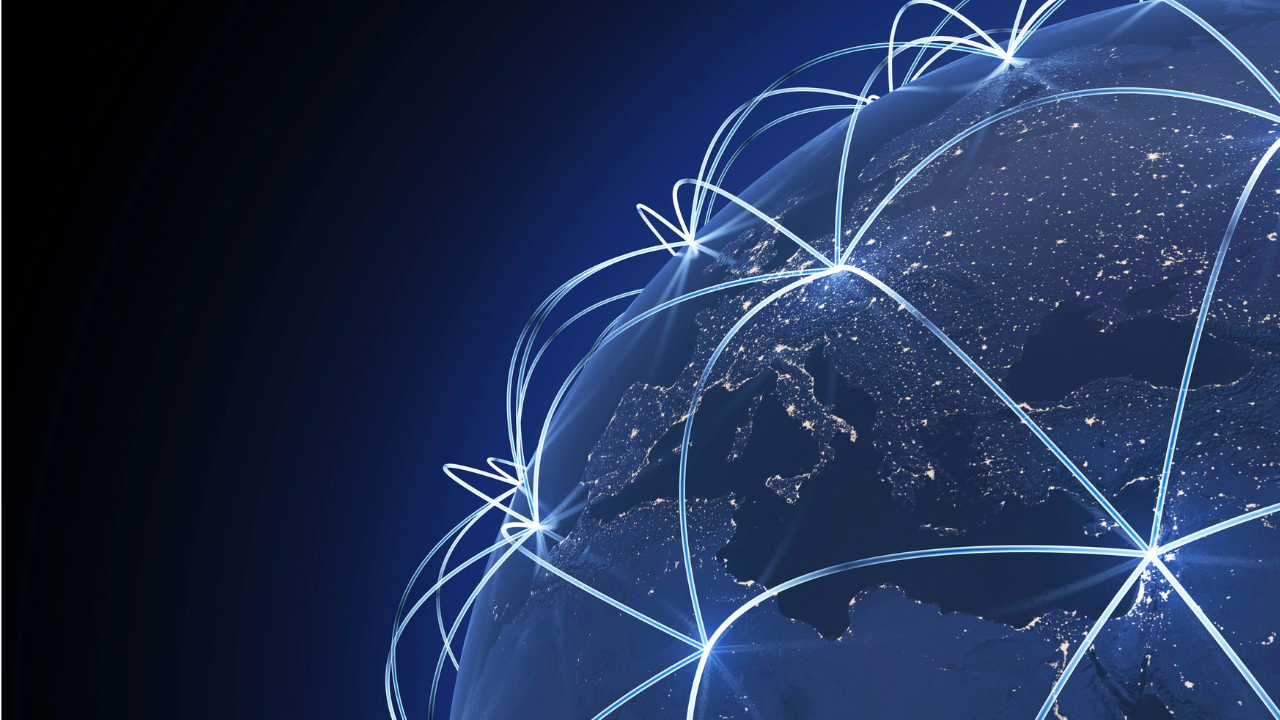 Visualisierung globaler Datenverbindungen – steht für die internationale Skalierbarkeit und Mehrsprachigkeit der EVOLUTION³-Plattform mit integrierter ReadSpeaker-Technologie.